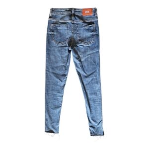 Zara Skinny Stretch Denim Jeans Frayed Distressed Zip  Ankle Size 2